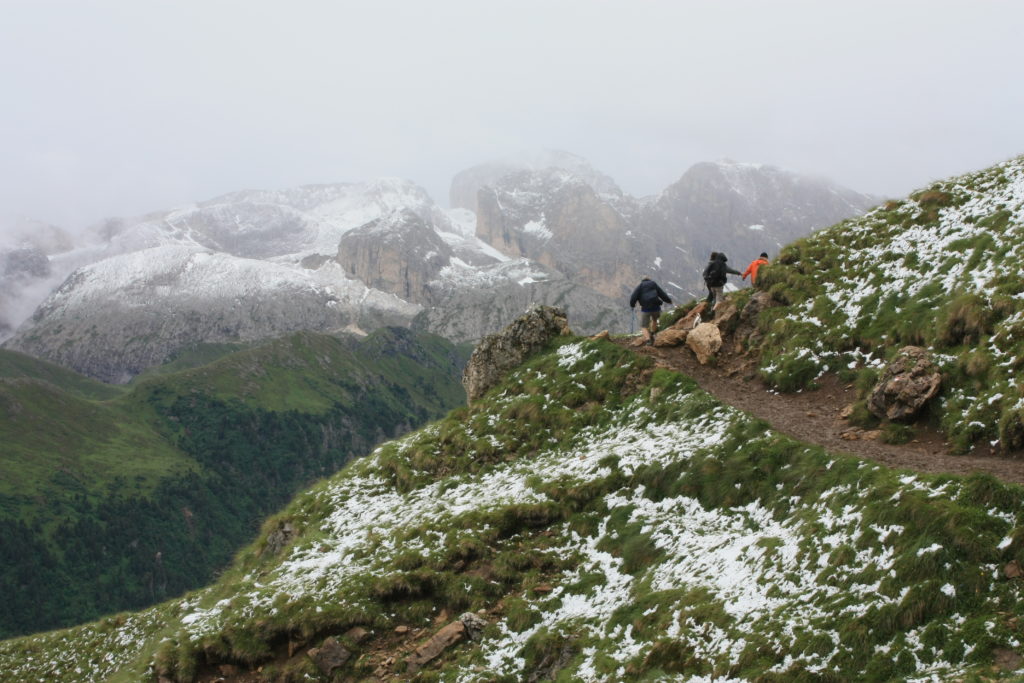 Mist and snow on Sasplat /Plattkofel