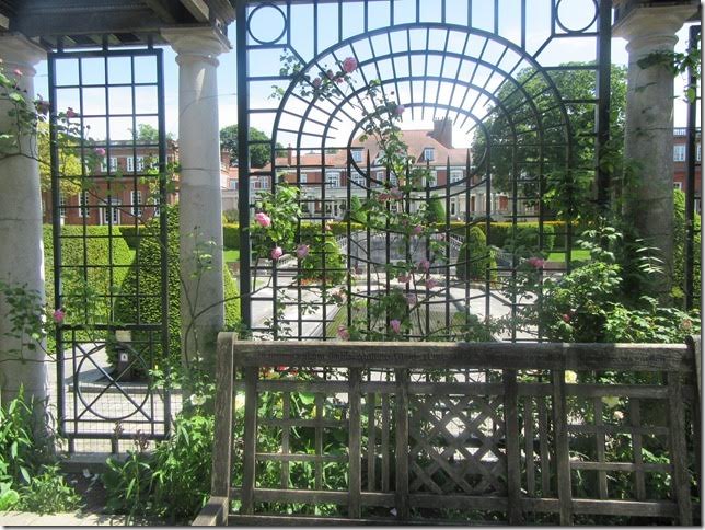 Pergola in front of Inverforth House