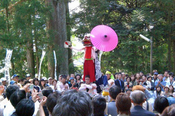 Lion on top of the crowd. This was the Peace Lion