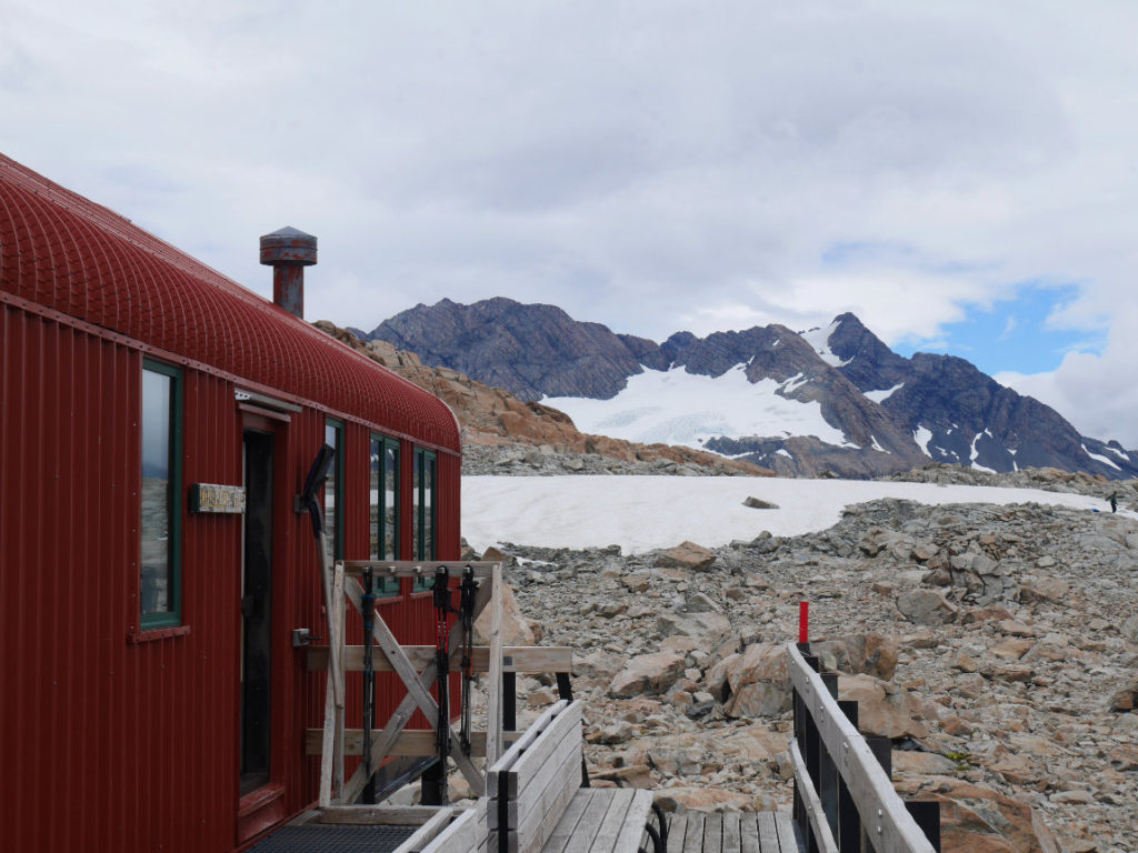 Mueller hut with Sealy Mountain range behind it