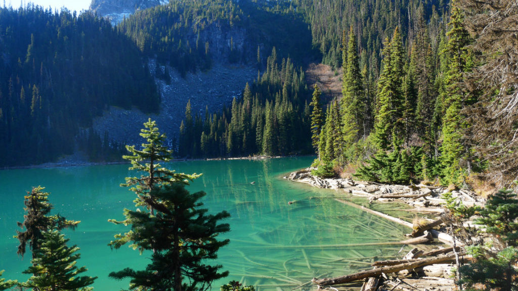 Joffre Lakes middle lake