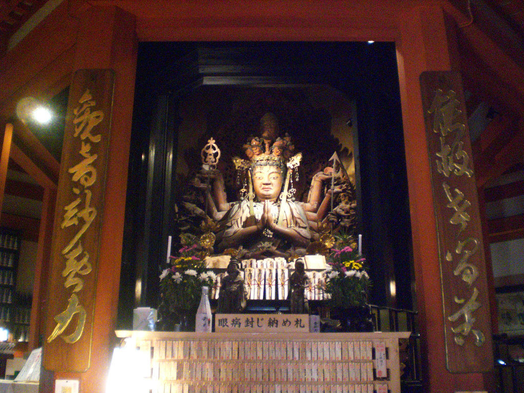 Senju Kannon inside the Octagonal hall