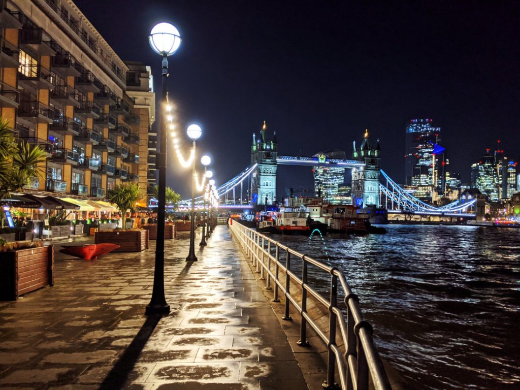 Tower Bridge from Butlers Wharf - walking in London at night