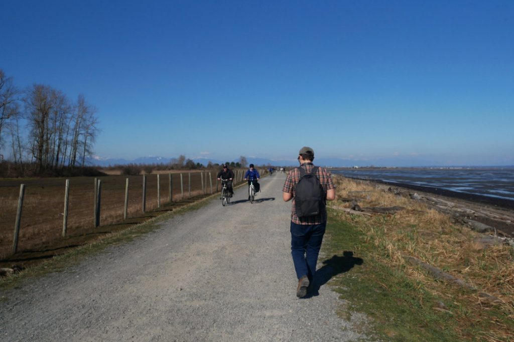 Boundary Bay Dyke trail at the start