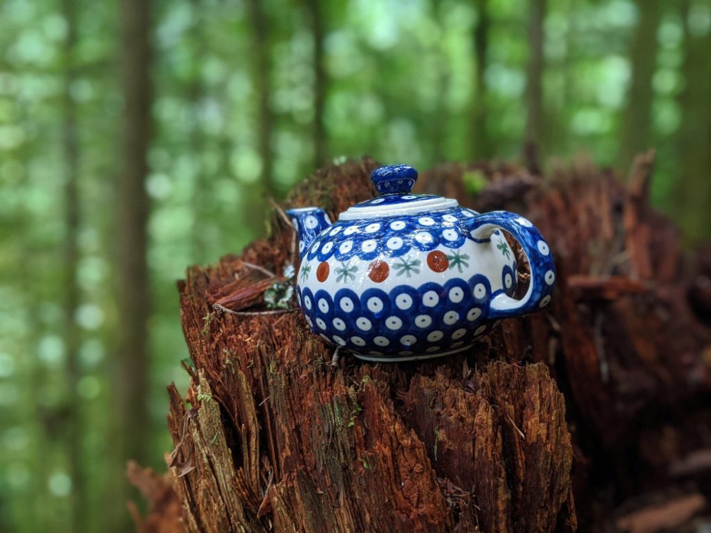 Teapot - blue and spotty on a stump