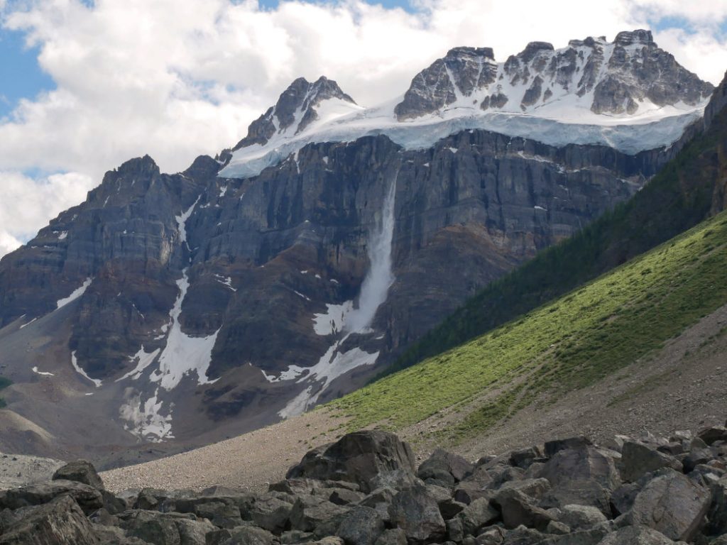 Ice dropping from Quandra Mountain glacier