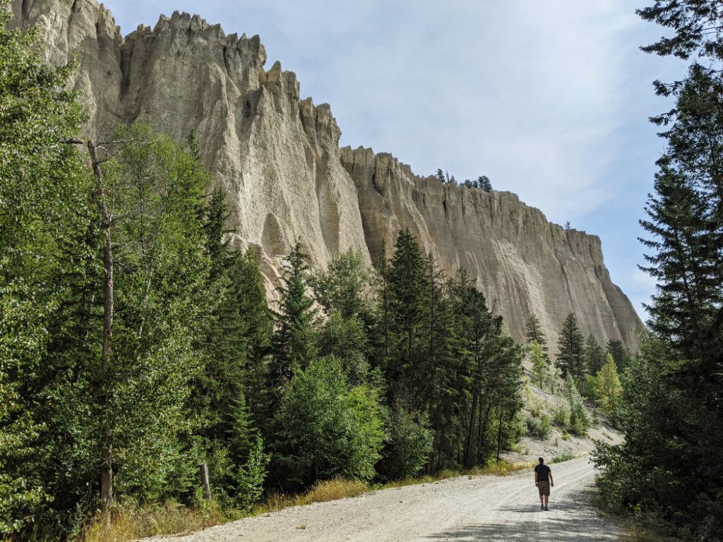 Hoodoos below the trail