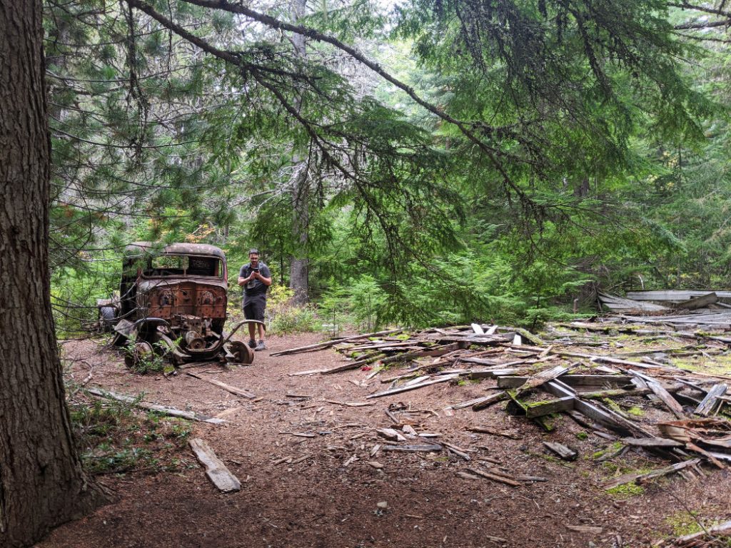 Piles of wood and a very dead car in Parkhurt Ghost Town