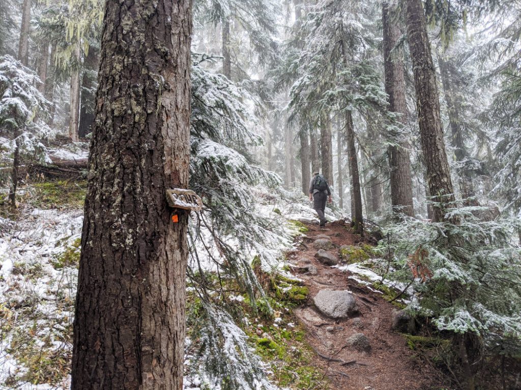 This way to Rohr Lake
