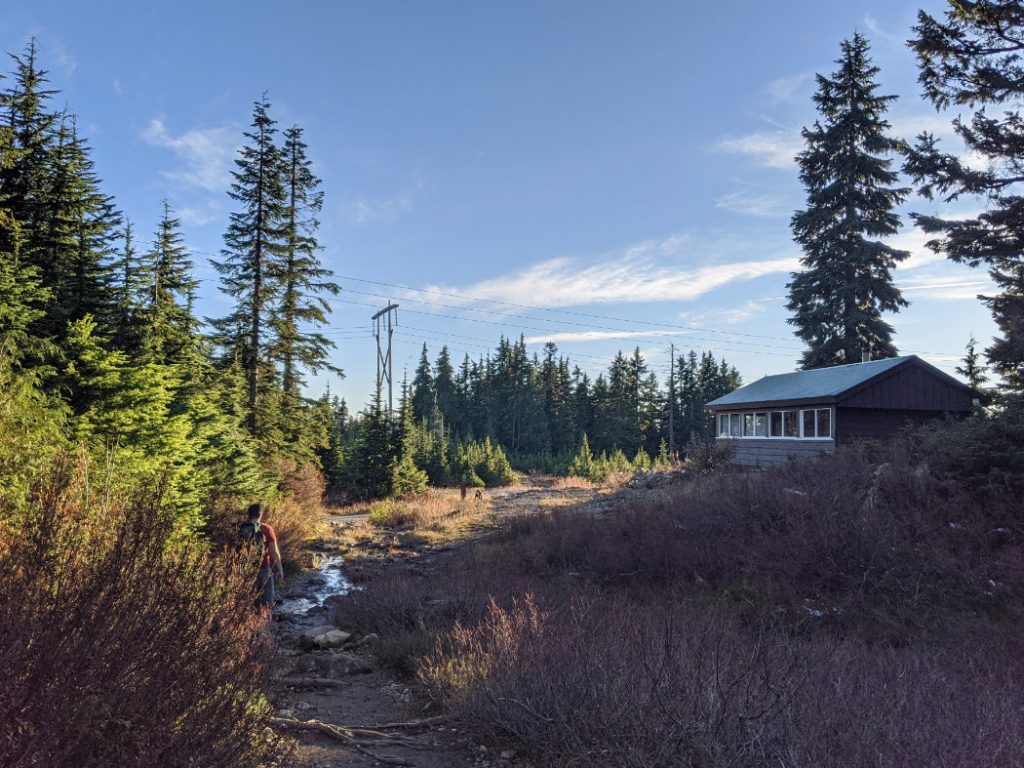 Warming hut (turn left onto the main trail here)