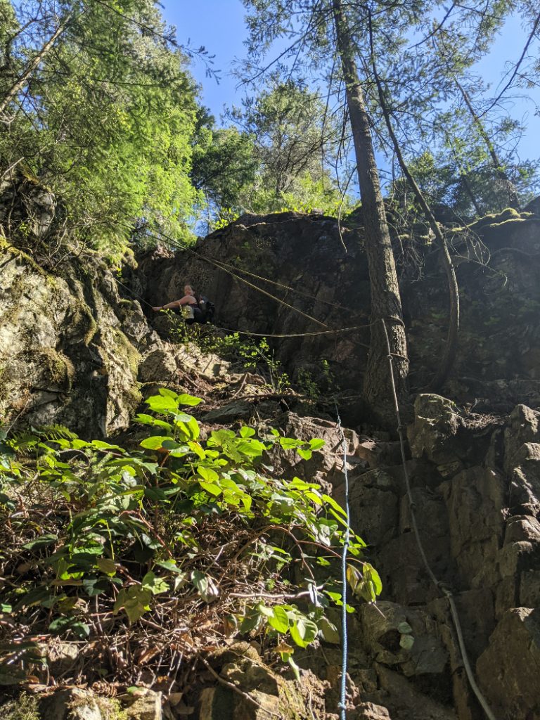Ropes and cliffs on Mount Underhill